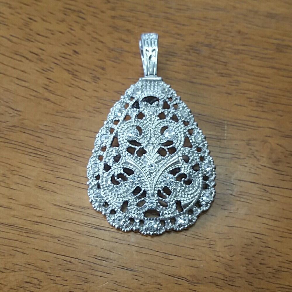 Premier necklace pendant